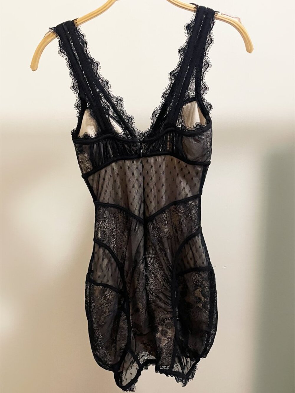 BEBE LACE VNECK LACE MINI DRESS SMALL - Picture 8 of 9